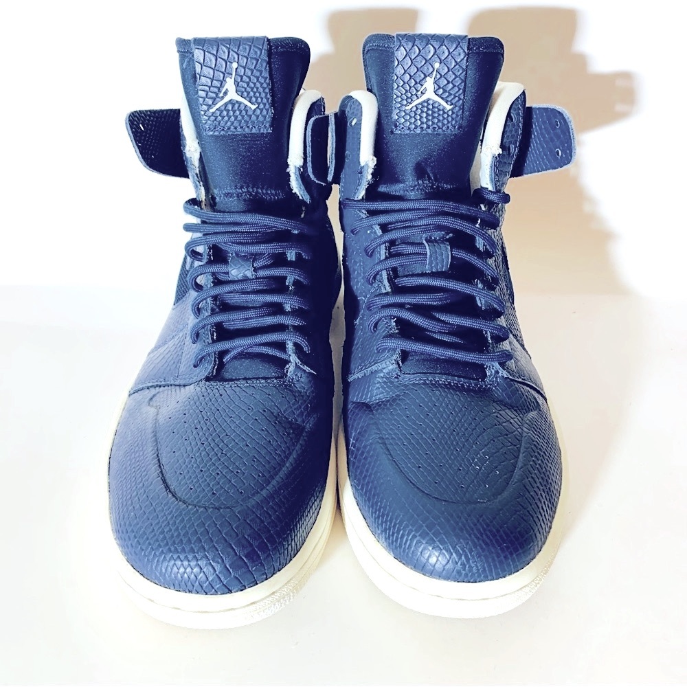 NIKE AIR JORDANS 1